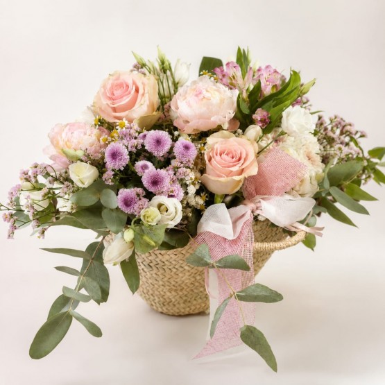 Canasta Floral Premium con Rosas y Flores Elegantes
